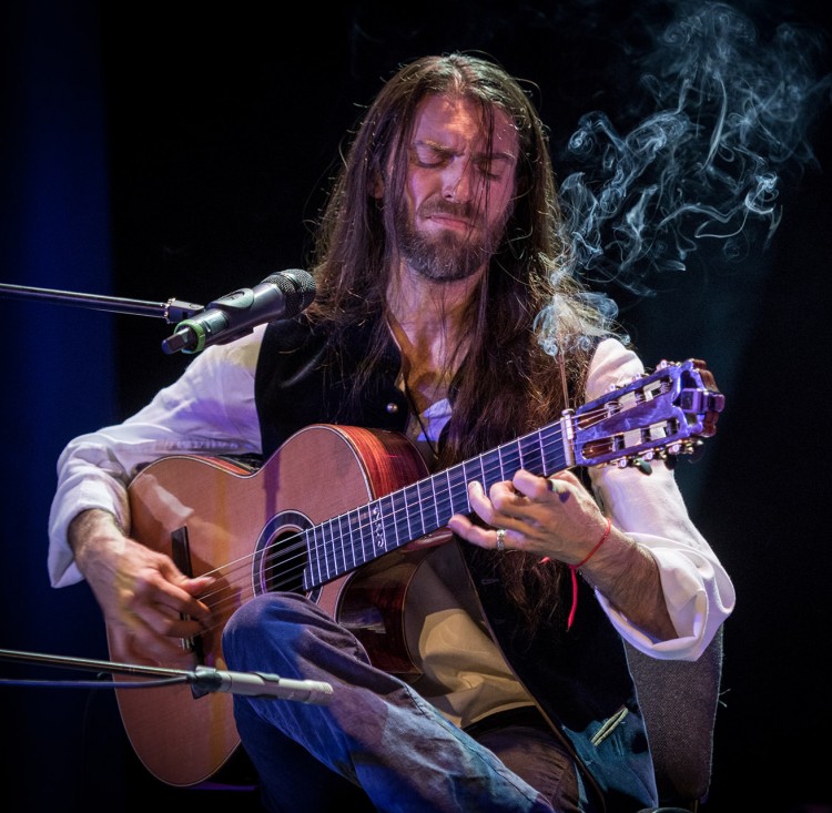 Эстас Тонне, гитарист виртуоз