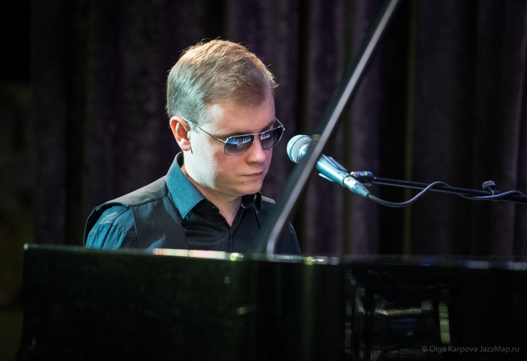Олег Аккуратов, джазовый пианист,  вокалист