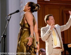 Ники Харис (джаз, вокал) выступает в Большом зале Консерватории, Москва