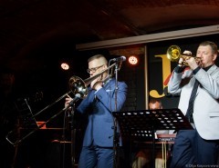 Трубач Виталий Головнёв и Дэвид Гибсон (тромбон) в Клубе Андрея Макаревича