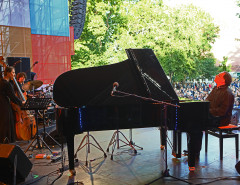 Второй день Московского джазового фестиваля - в Зарядье молодежь, в Эрмитаже - мэтры