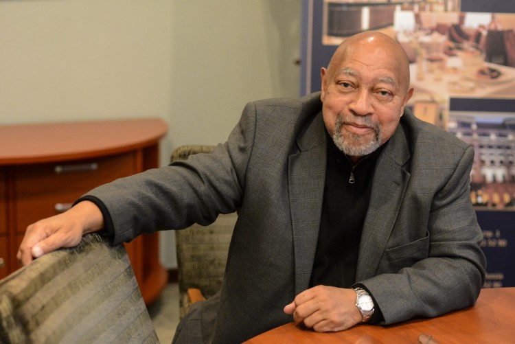 Kenny Barron родился 9 июня 1943 года в Филадельфии, штат Пенсильвания.