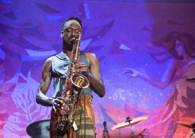 Саксофонист Shabaka Hutchings