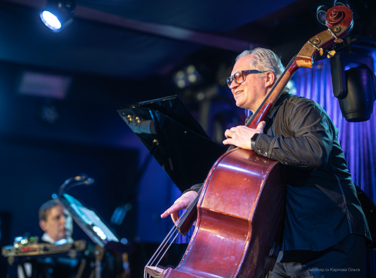 Игорь Иванушкин, контрабас