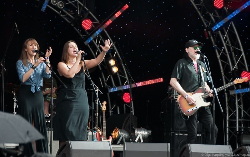 Азнаур певец дагестан. Песня нерусский поет. Нерусская музыка. Нерусский поет. Нерусская музыка.