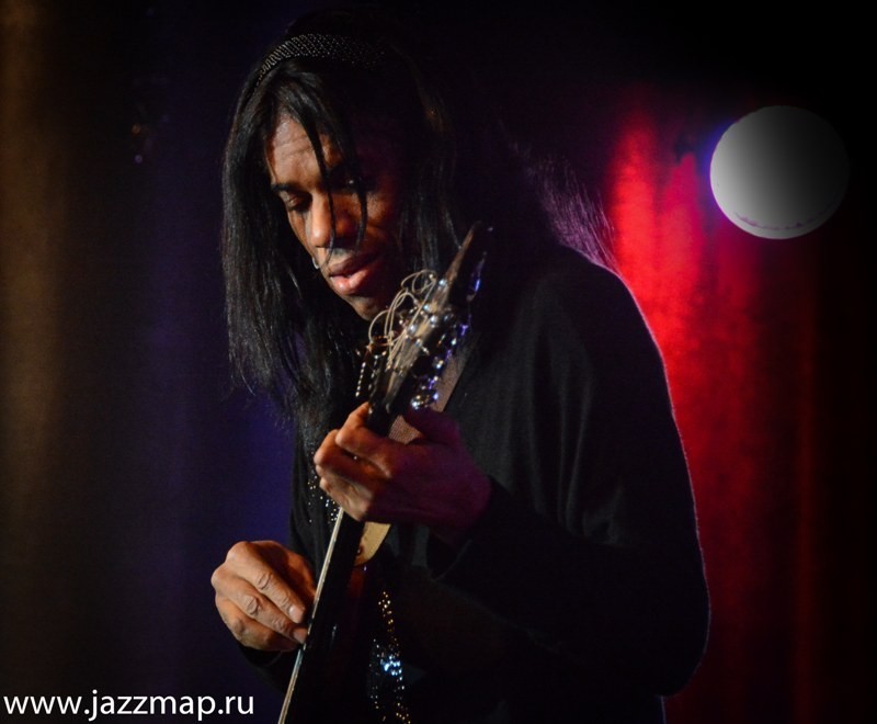 http://www.jazzmap.ru/files/image/files/8170/photo.jpg