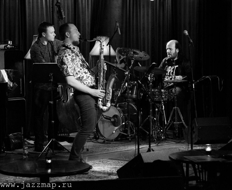 художественный ансамбль. альберт айлер. саксофонист в оркестре. джазовое трио "лерер–бессонов–сандомирский". джаз ассоциации.