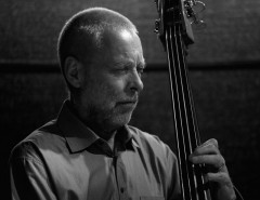 Dave Holland (контрабас)