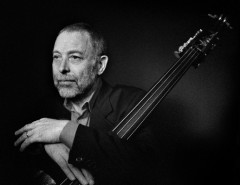 Dave Holland (контрабас)