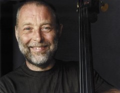 Dave Holland (контрабас)