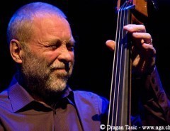 Dave Holland (контрабас)