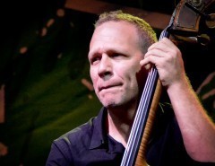 Авишай Коэн / Avishai Cohen (контрабас, вокал)