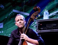 Авишай Коэн / Avishai Cohen (контрабас, вокал)