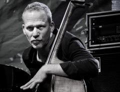 Авишай Коэн / Avishai Cohen (контрабас, вокал)