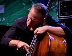 Авишай Коэн / Avishai Cohen (контрабас, вокал)