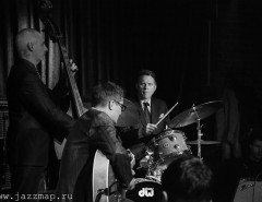 Straight Ahead - Joe Farnsworth's (NYC, drums) Tribute to the Hard Bop Masters