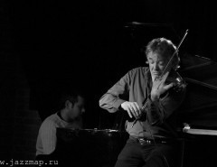 Скрипач Дидье Локвуд (Didier Lockwood) в клубе Эссе 07.04.2014