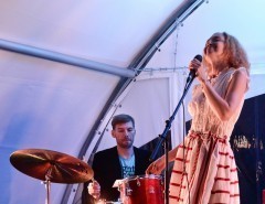 Анна Бутурлина (вокал) на летней сцене в Коломенском