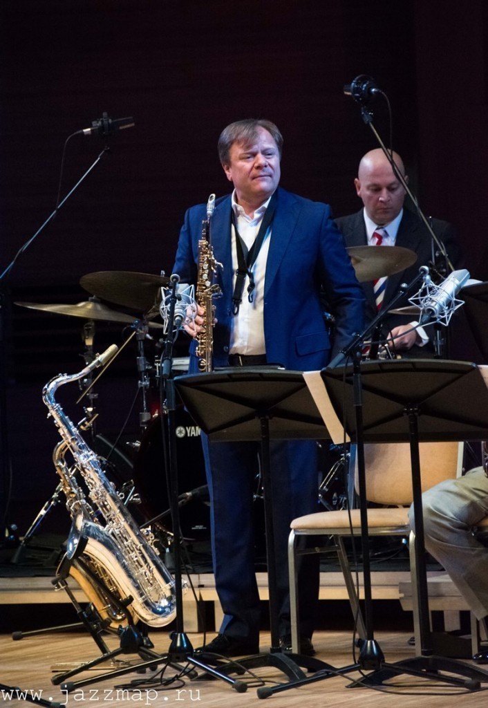 На сцене ММДМ - саксофонист Игорь Бутман и его Оркестр джазовой музыки