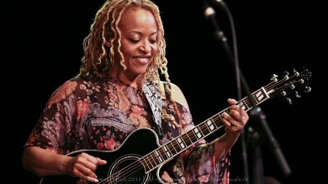 Cassandra Wilson (вокал, гитара), John Cowherd (рояль), Brandon Ross (гитара) Brad Jones (бас-гитара),  John Davis (барабаны), Gregoire Maret (гармоника)