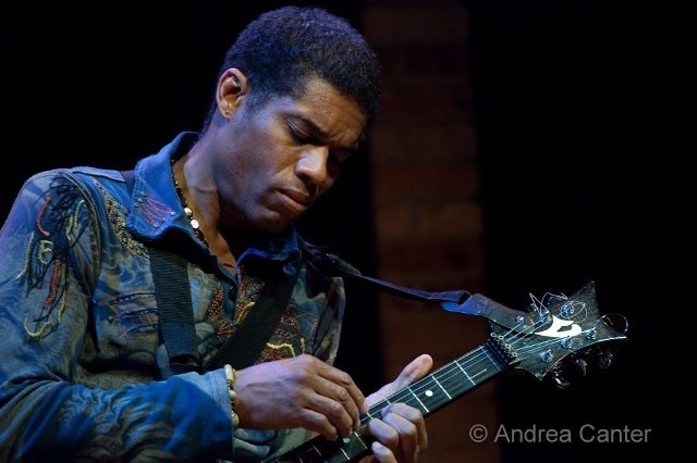 Stanley Jordan (гитарист, композитор) двуручный тэппинг