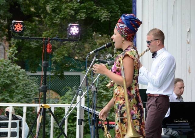 Алевтина Полякова на фестивале Джаз в саду Эрмитаж